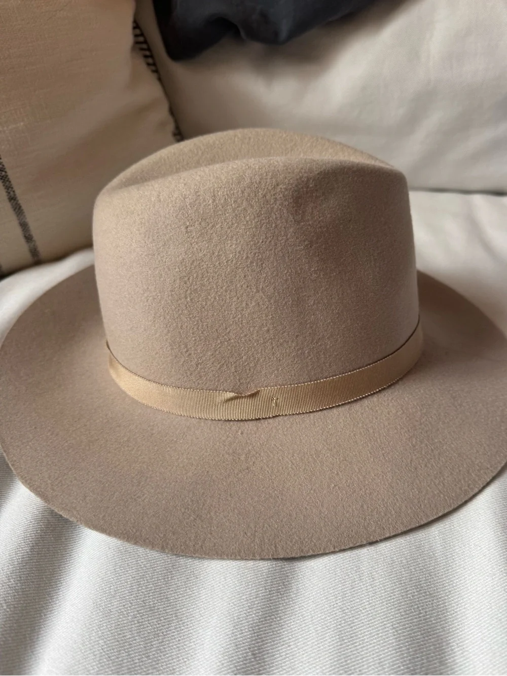 Aritzia Auxiliary Tan 100% Wool Fedora Hat Size Size S/M